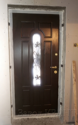 Дверь из массива, вид изнутри (Трусово Истринский р-н)